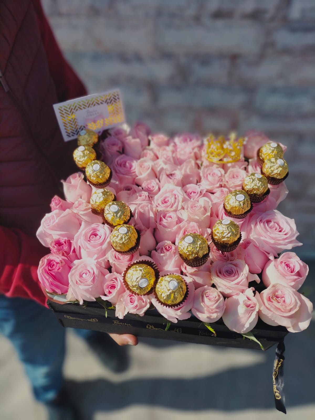 Caja cuadrada de rosas